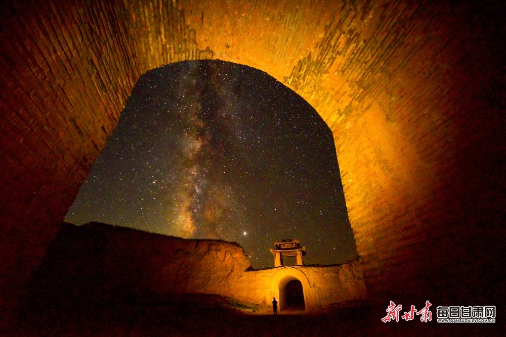 2、银河映瓮城    摄于甘肃景泰  DSC_6899.JPG