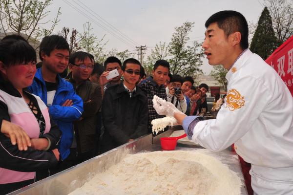 省委外宣办在文县双联点开展农民劳务技能培训