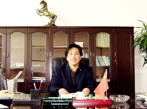 二零零八年十月,他接受永登县委县政府的任命来到永登一中,在不到一年