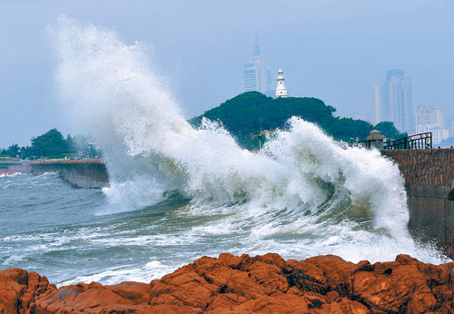 【原创】台风"梅花"靠近青岛沿海掀起大浪