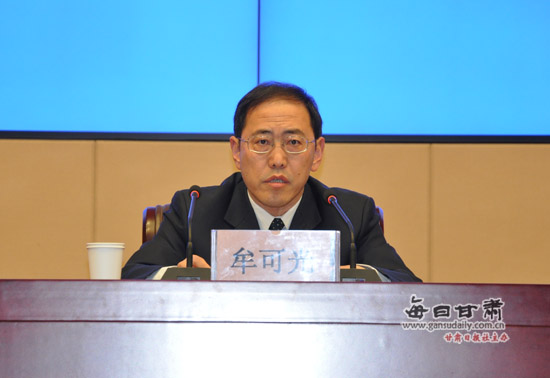 答:与甘肃省相邻的省份:6个内蒙古自治区,宁夏回族自治区,陕西盛四川