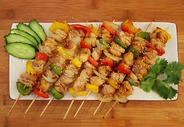 香煎五彩鸡肉串的做法