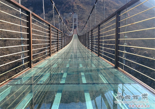 重庆旅游区的玻璃桥