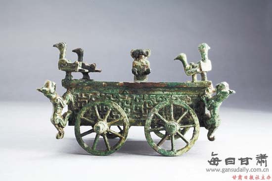 礼县圆顶山遗址出土四轮青铜车形器