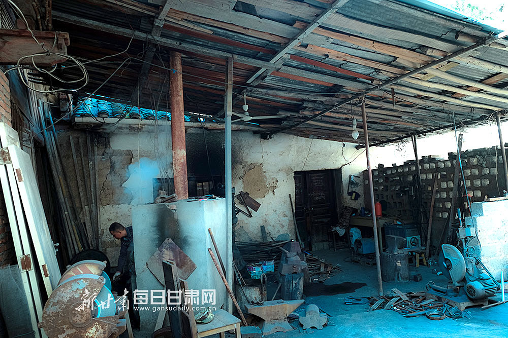 文县铁匠刘海星和他的铁匠铺