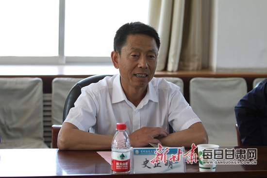 会上,董事长完颜弟代表学院对平凉职业技术学院来访表示热烈欢迎,并就