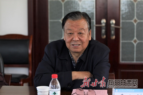 会上,董事长完颜弟代表学院对平凉职业技术学院来访表示热烈欢迎,并就