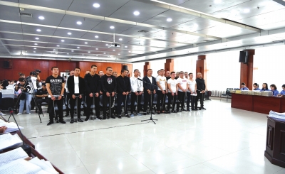 朱津良等24人涉黑案昨在兰州城关区法院公开审理
