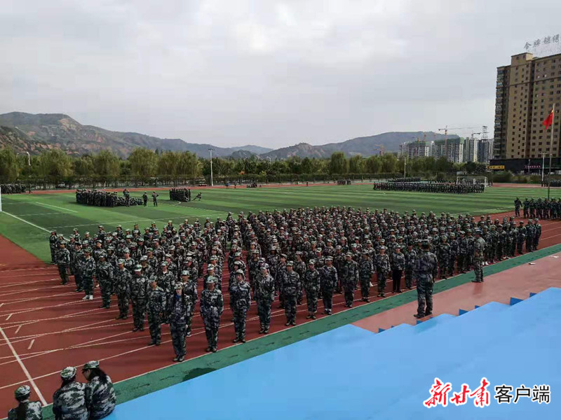 临夏现代职业学院学生军训.