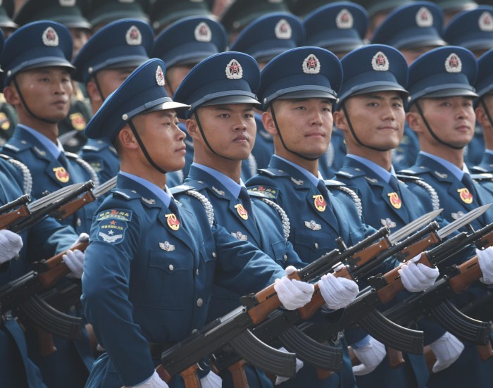 劉小紅) 1日舉行的慶祝新中國成立70週年閱兵中,預備役部隊方隊作為一