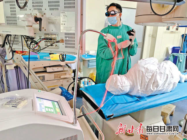 兰大二院肿瘤中心完成西北首例光动力治疗术