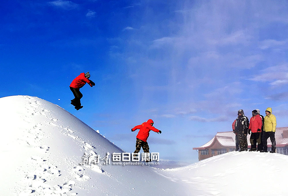 祁连山滑雪场图片