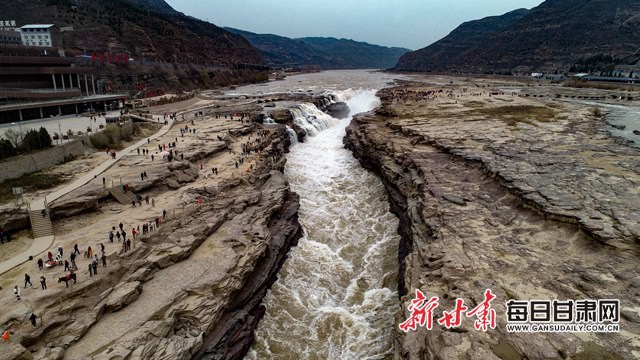 行走在寧陝黃河沿岸