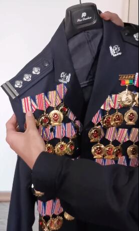 甘肃公安新媒体首发一身奖章的程鹏火了(图)