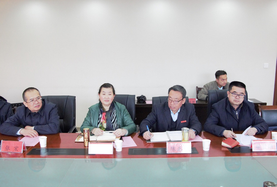 工委思想政治工作 高校风采  座谈会上,陈正武介绍了学校办学基本情况