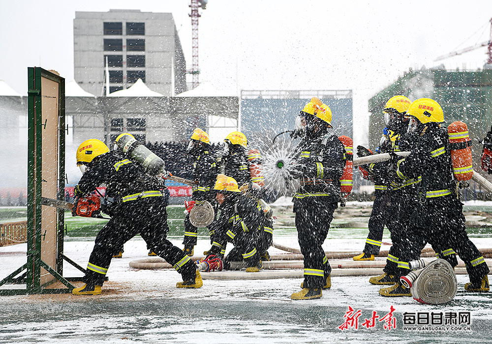 每日甘肅網 圖庫 編輯推薦 1月15日,甘肅省消防救援總隊首批新招錄