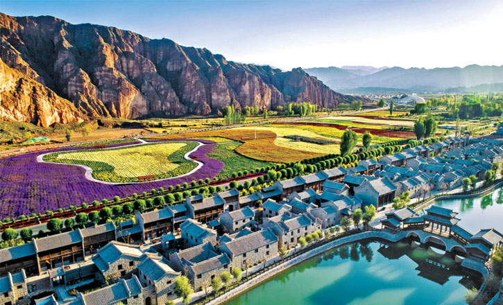 张掖丹霞口小镇明日迎客