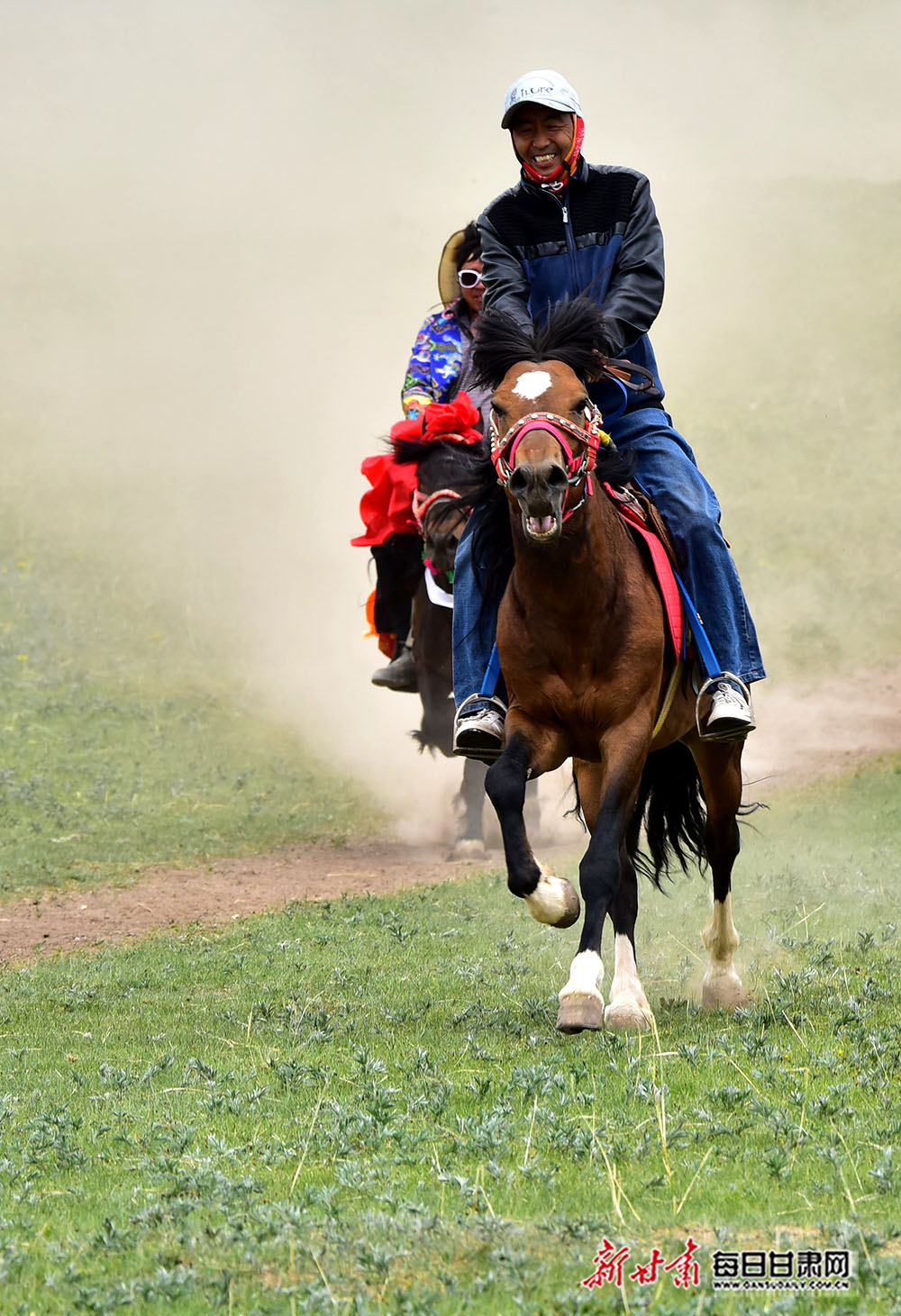 肃南:传统赛马节开赛