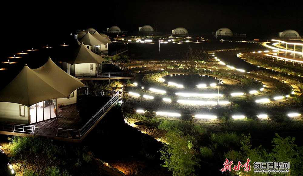 民勤摘星小镇 大漠中最耀眼的"星空"