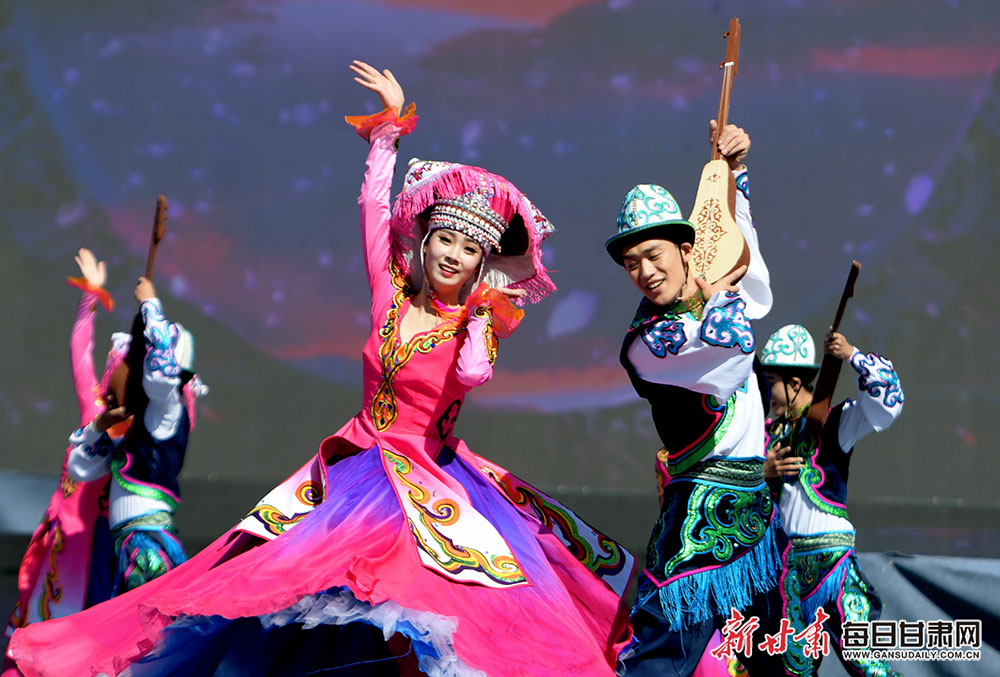 "中华民族一家亲"文艺节目在东乡慰问演出