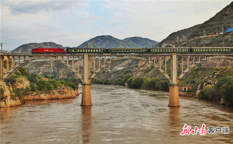10月11日零时起兰州铁路局实行四季度运行图