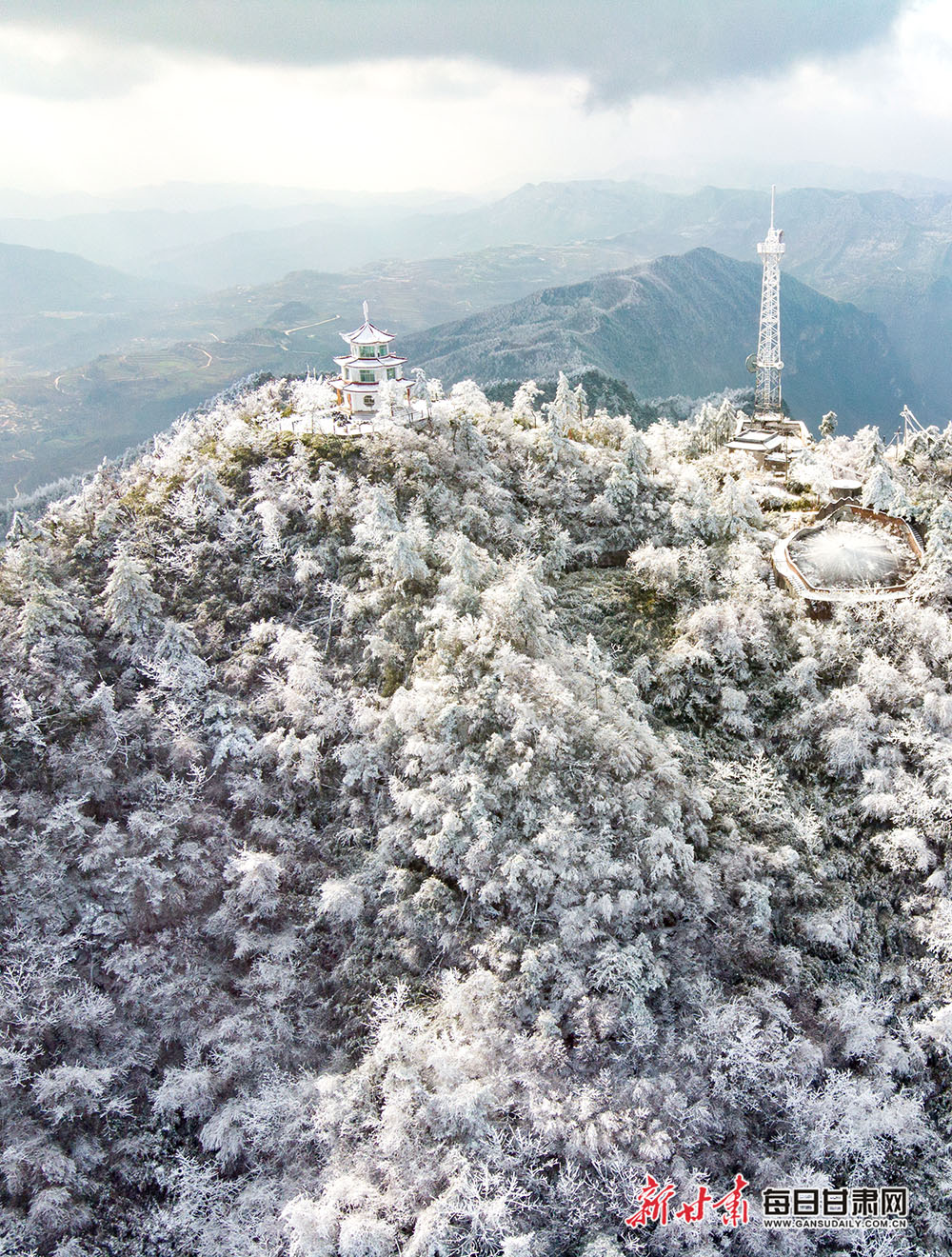 成县鸡峰山国家森林公园,属西秦岭余脉,海拔