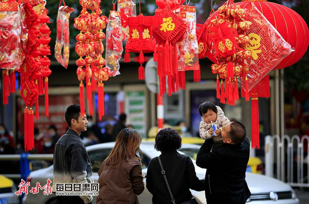 【網絡中國節·春節】隴南:購年貨 迎春節