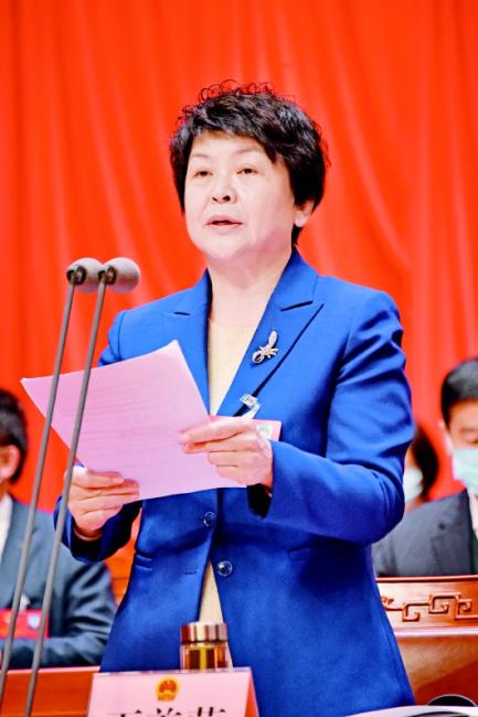 王美萍宣布大会开幕. 新定西&middot;定西日报记者 晁君杰 摄