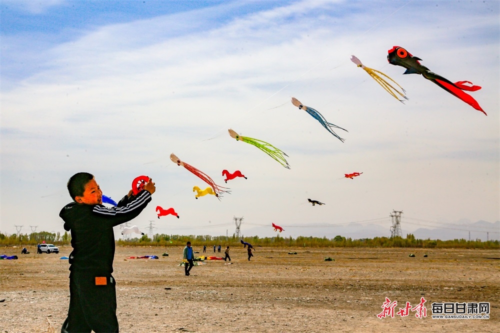 临泽:春日风筝飞满天