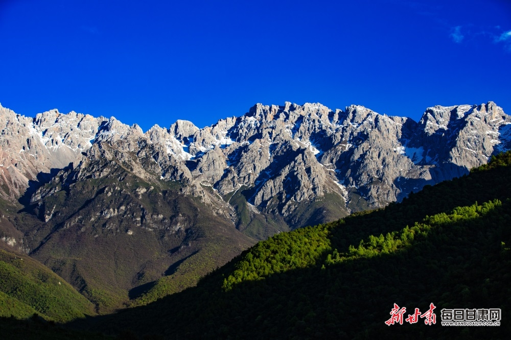 摄影河州八景之露骨积雪太子山