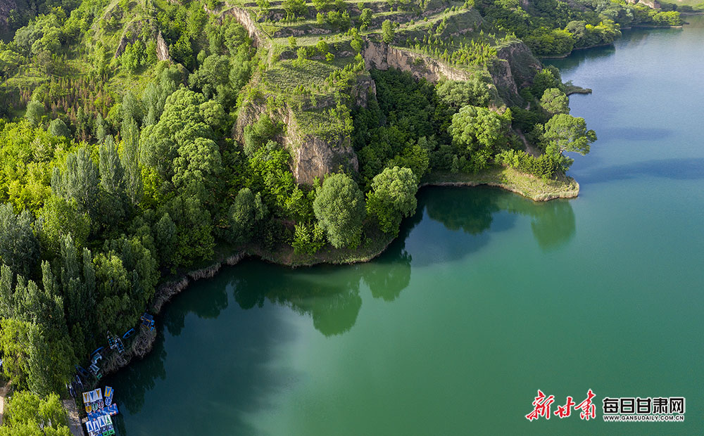 塬上出平湖镇原太阳池山光水色别样美