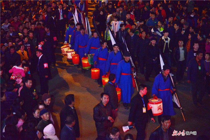 舟曲元宵节东山转灯.