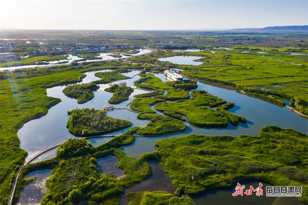 张掖湿地公园水光潋滟景怡人