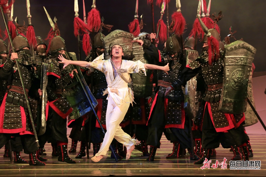 经典舞剧《大梦敦煌》演出为金城夏夜添彩