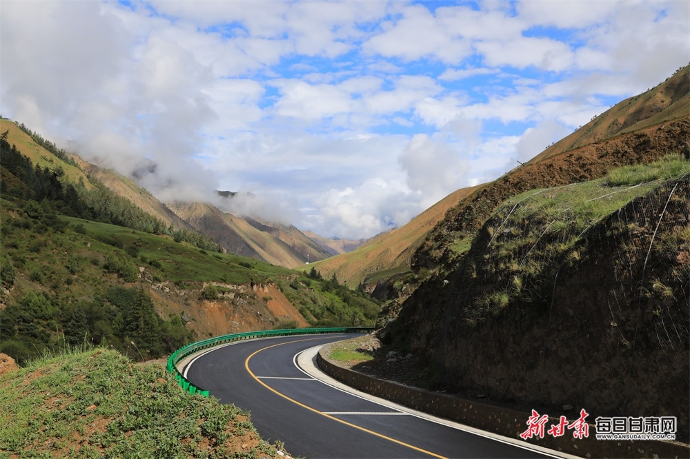 文艺陇原 文艺精品  据了解,g213线张掖肃南至青海祁连二级公路是连接