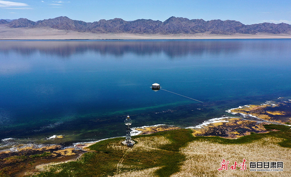 每一位热爱大自然的人 今天处暑,你的手机封面由阿克塞苏干湖提供