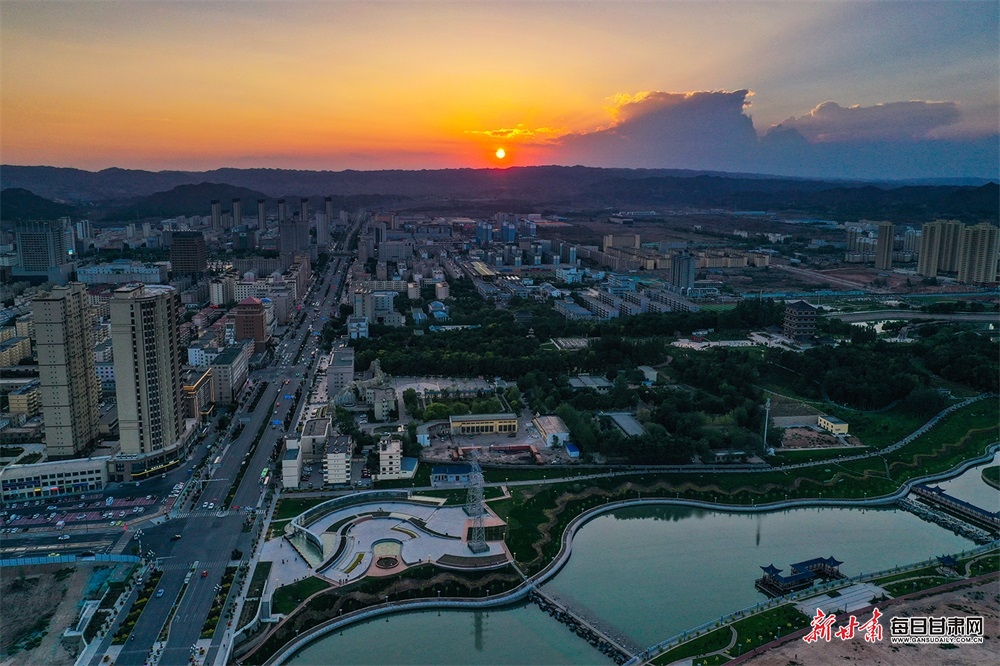 落日飞霞 华灯璀璨 铜城夜色美轮美奂-图库-每日甘肃网