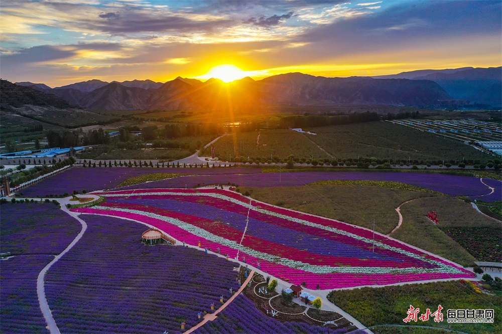 好美清晨第一缕阳光照耀下的白银大坪生态产业园