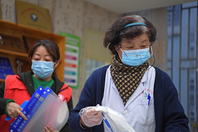 68岁奶奶医生的战疫时刻