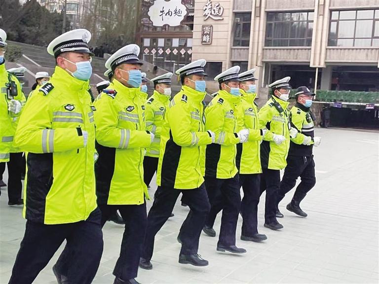 兰州市城关交警冬季大练兵