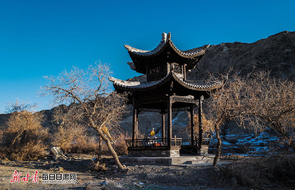 敦煌三危山景区一景—观音井(2.jpg