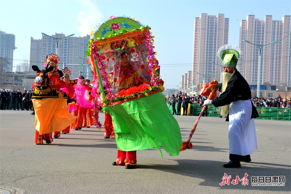 踩高跷划旱船 舞狮子唱小曲 陇西古城欢天喜地闹元宵