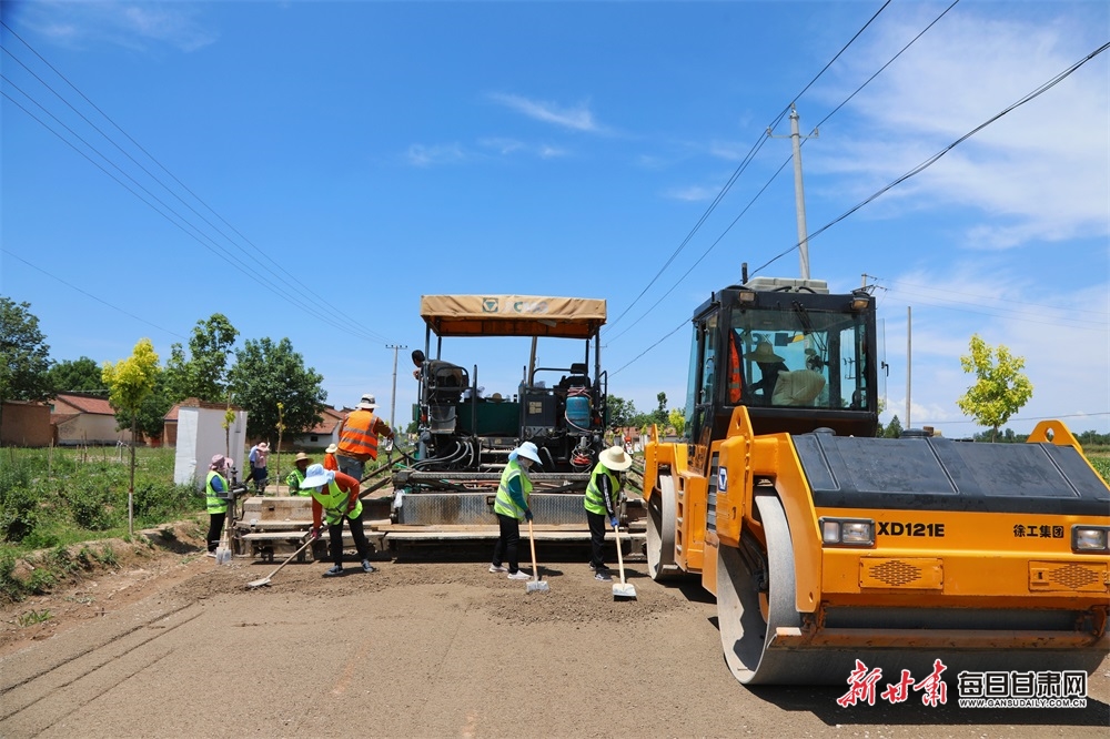 S504宁县-湘乐（古城至湘乐段）公路改造项目施工现场1张伟摄.jpg