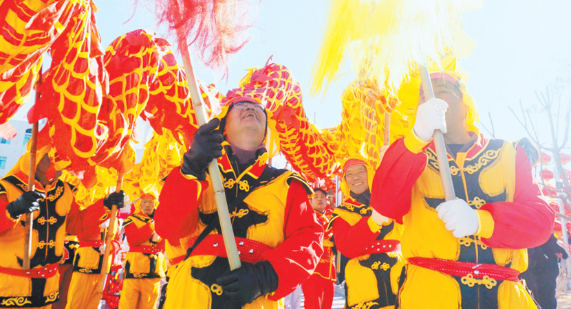 阿克塞县举行“龙腾狮舞”社火表演活动