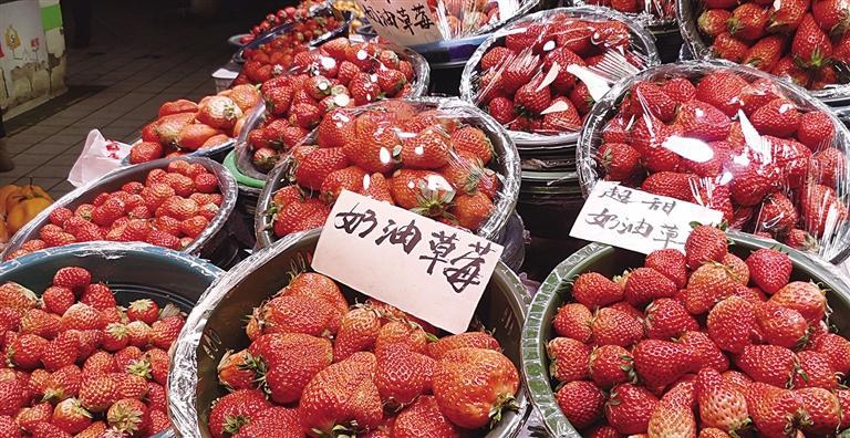 价格大幅下降 兰州市民迎来“草莓自由”期