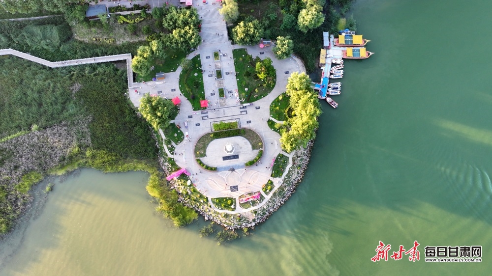湖光山色映荷花 西和晚霞湖赏景正当时