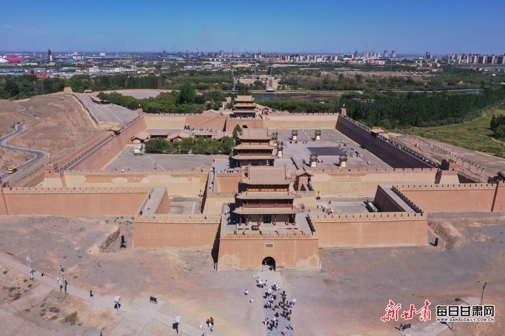 电影《杭州法喜寺500岁玉兰雨中绽放别样美，有人专程上海赶来：淋雨值了》解说文案