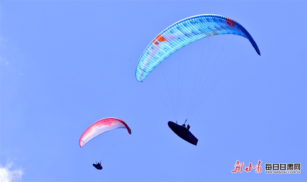 评论丨未成年网红跳擦边热舞？孩子不容这样玩坏