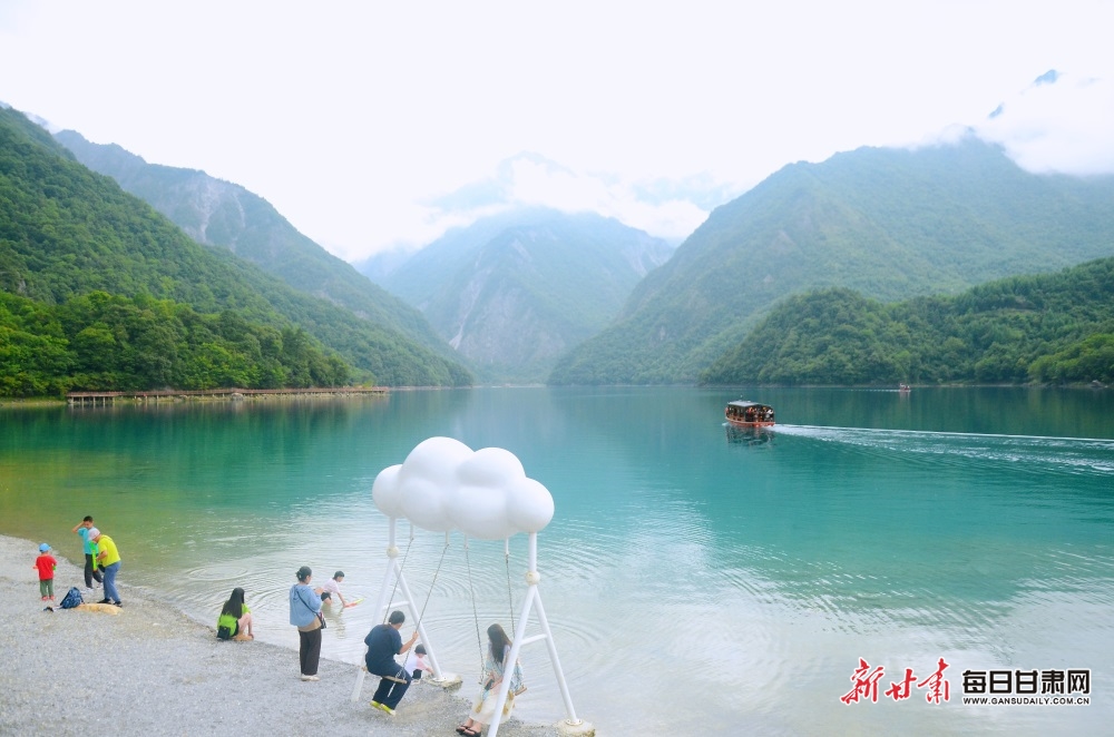 Russia suffering 'environmental catastrophe' after oil spill in Kerch Strait