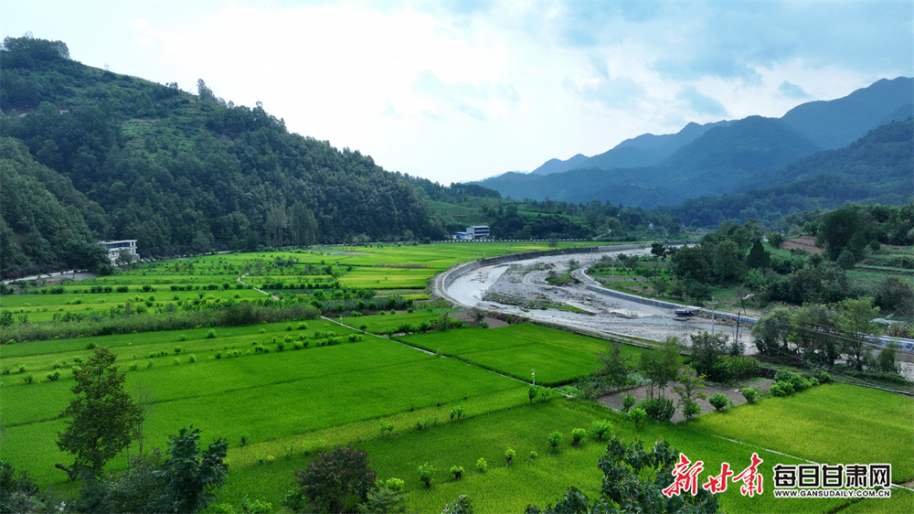 Zelensky hopes US will 'stand strong' in face of Russian demands
